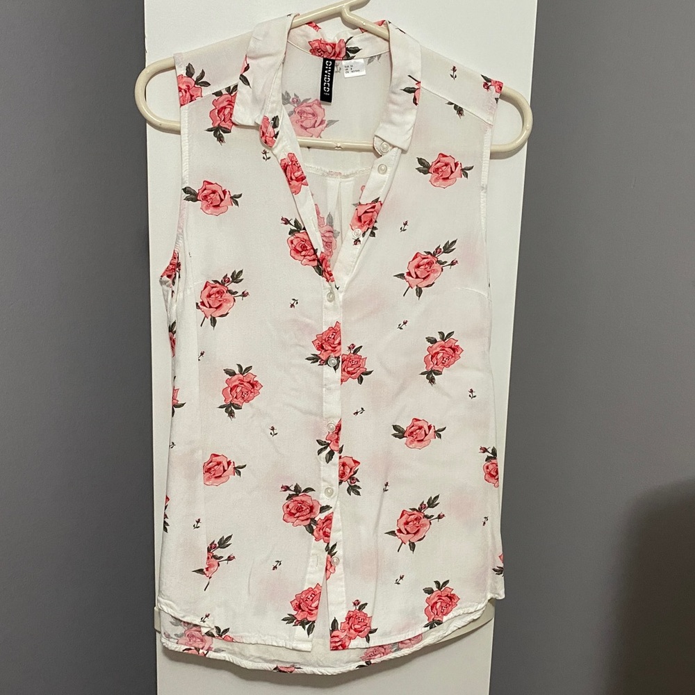 Cute summer button-down top